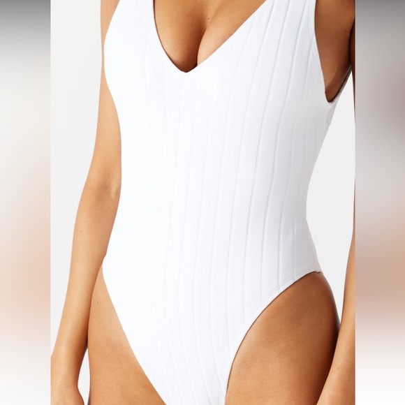 NWOT GIGI C Paisley One Piece in White - Picture 4 of 8